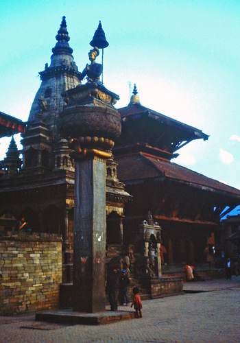Bhupatindra-Malla-Statue in Bhaktapur
