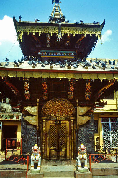 Tempel in Kathmandu. Die Tempel in den Tempelbezirken sind prächtig gestaltet.