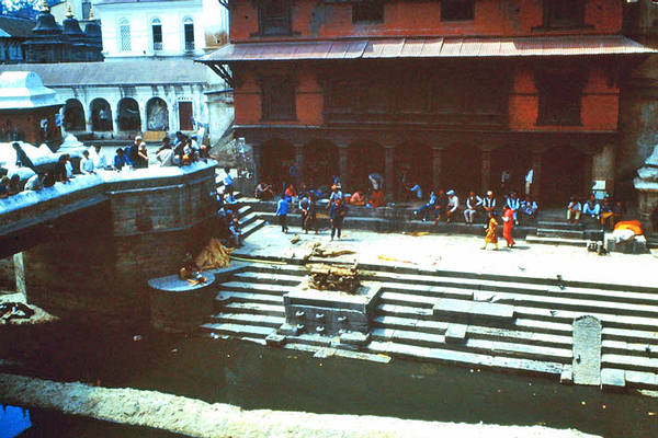 Pashupatinath Tempel: Totenverbrennungen