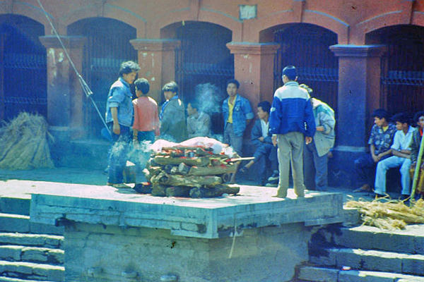 Pashupatinath Tempel: Totenverbrennungen