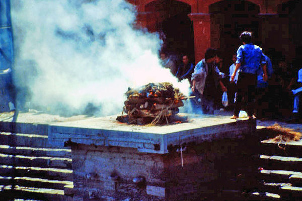 Pashupatinath Tempel: Totenverbrennungen