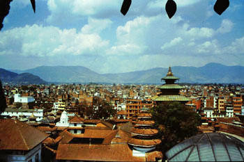 Kathmandu; Blick aus der obersten Etage eines Tempels